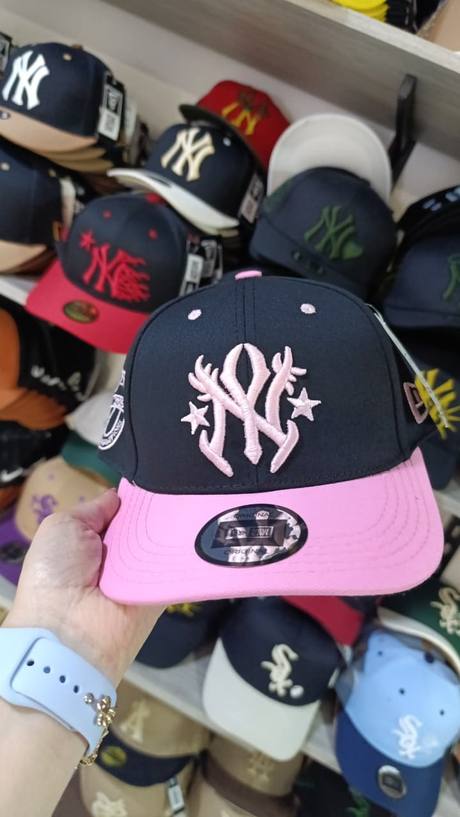 Gorra negra y rosada bordado NY New York