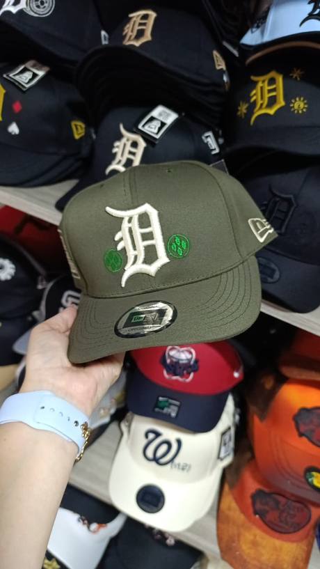 Gorra verde militar bordado D Detroit