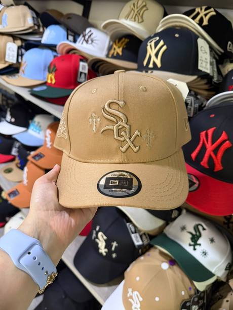 Gorra beige bordado Sox Chicago White Sox cruces