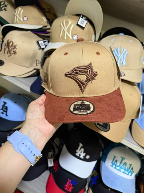 Gorra beige y café bordado Blue Jays