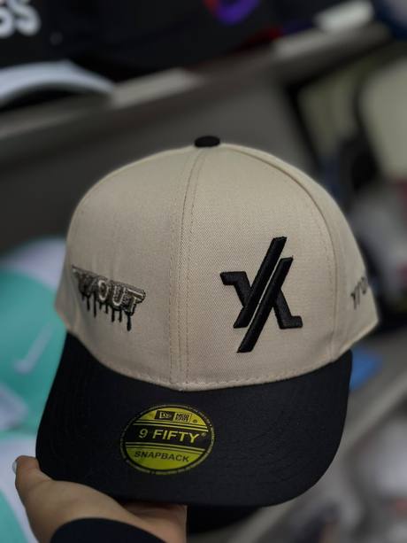 Gorra beige y negra bordado Y/X