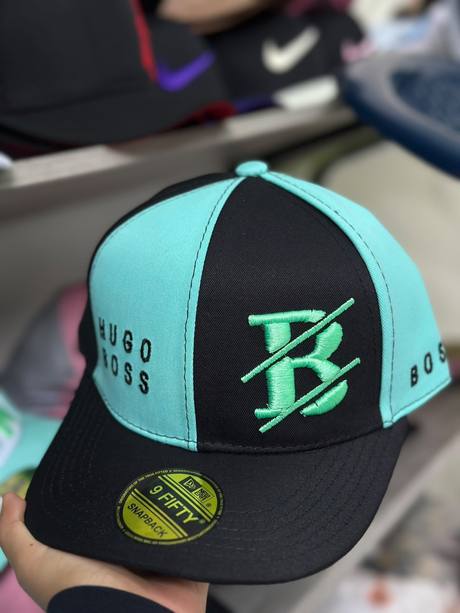 Gorra negra y verde agua bordado B Hugo Boss
