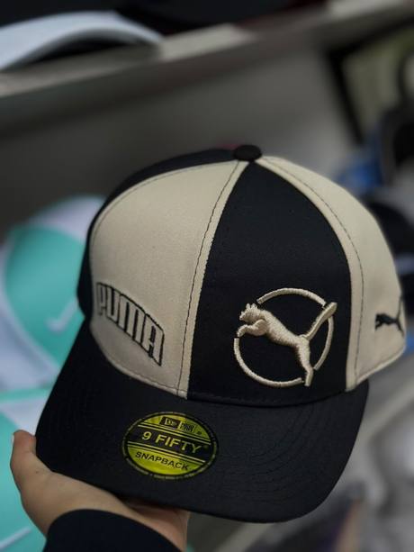 Gorra negra y beige bordado Puma círculo