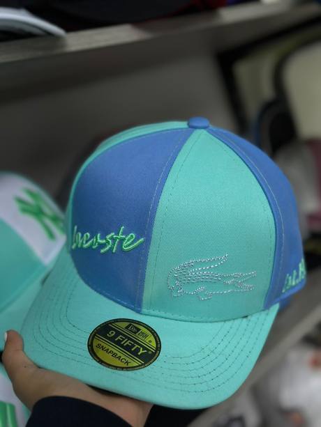 Gorra azul y verde agua bordado Lacoste