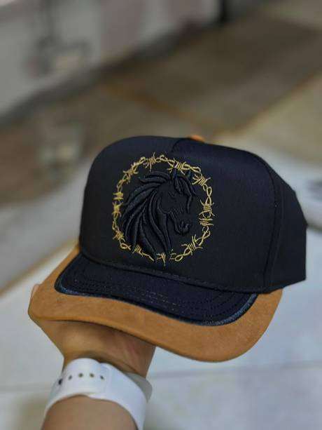 Gorra negra y café bordado caballo alambre