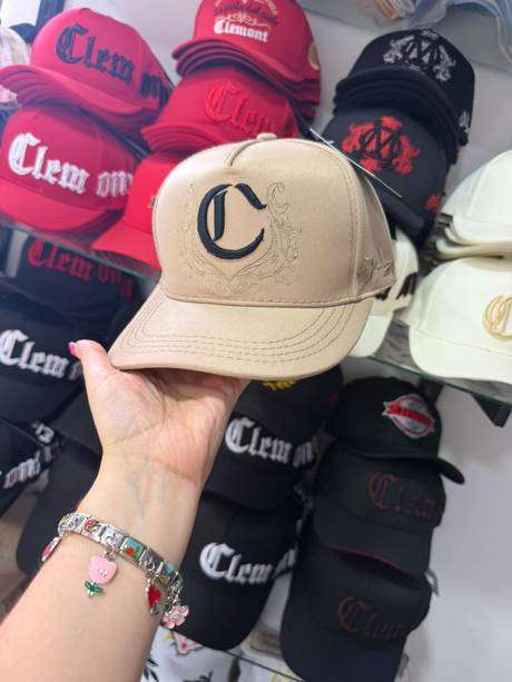 Gorra beige bordado letra C Clemont