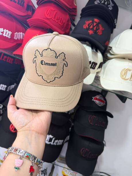 Gorra beige bordado escudo corona Clemont