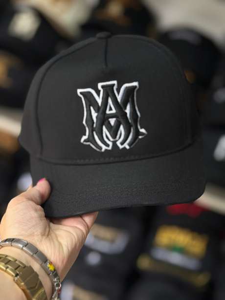 Gorra negra estampado BOSS con líneas blancas