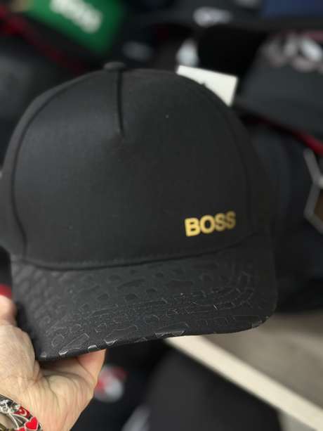 Gorra beige bordado rombo HUGO