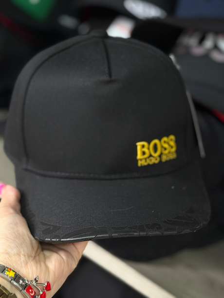 Gorra negra estampado BOSS azul y gris