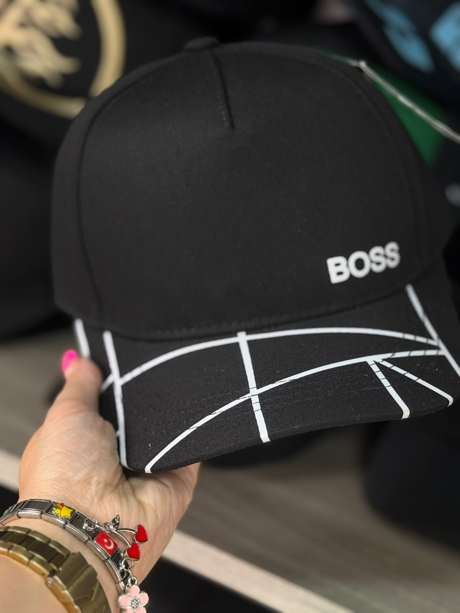 Gorra negra bordado AM blanco
