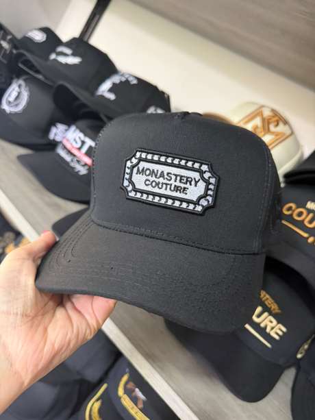 Gorra negra parche Monastery Couture