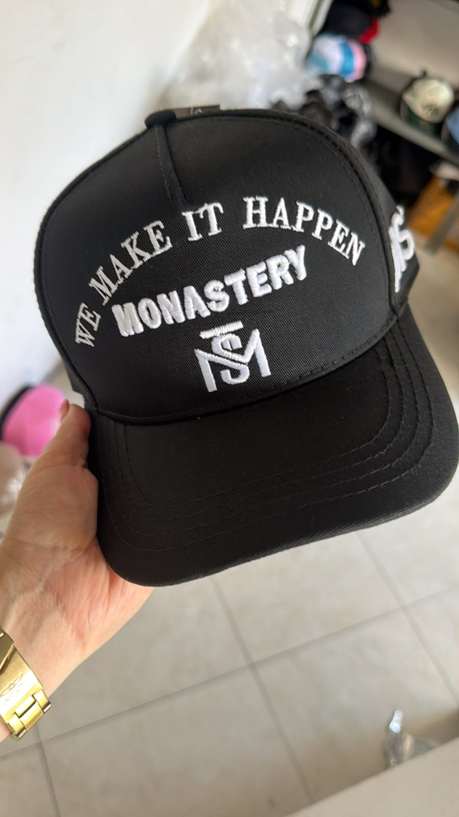 Gorra negra bordado We Make It Happen Monastery