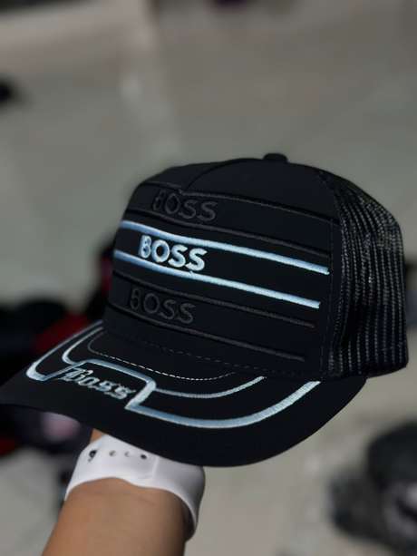 Gorra negra bordado BOSS triple línea azul