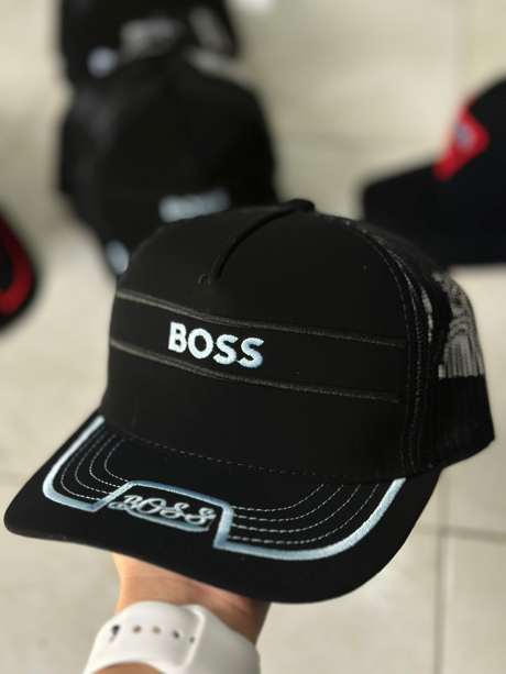 Gorra negra bordado BOSS blanco con BOSS firma