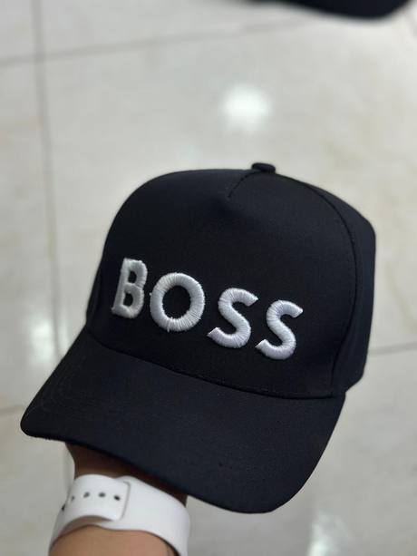 Gorra negra bordado BOSS blanco grande