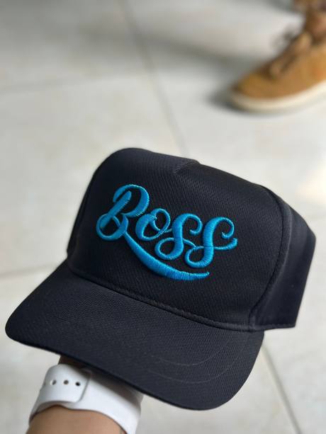 Gorra negra bordado BOSS cursiva turquesa
