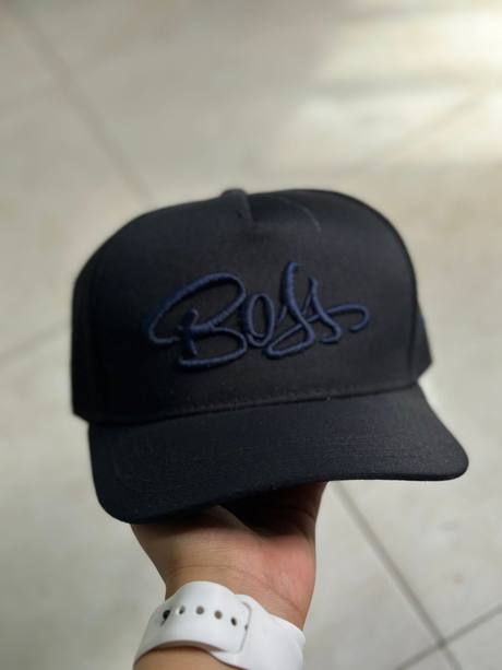 Gorra negra bordado BOSS firma azul marino
