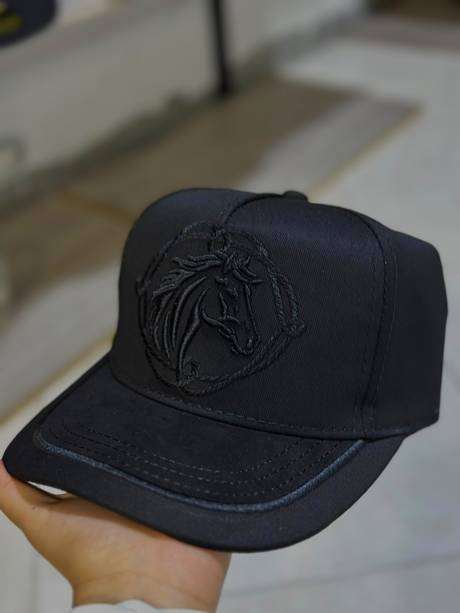 Gorra negra y café bordado caballo con alambre